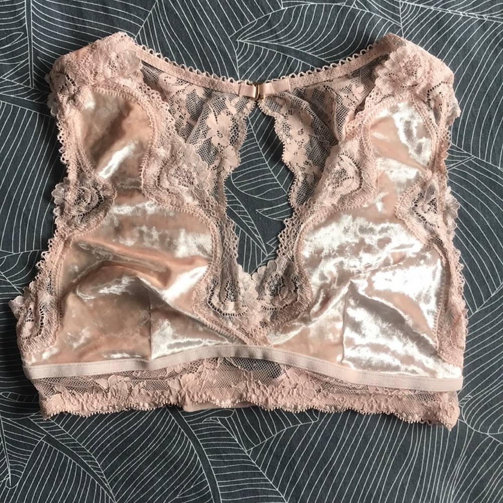 NWT Victoria’s Secret lace and velvet bralette